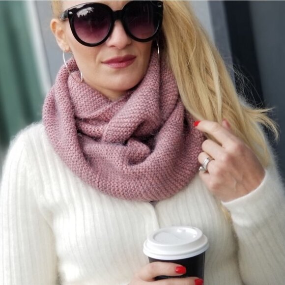So soft blush pink scarf - Picture 4 of 5